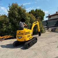 E242 - Escavatore 15 q Komatsu PC15 Allargabile