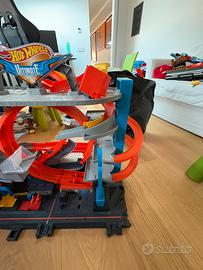 Gioco garage hot wheels