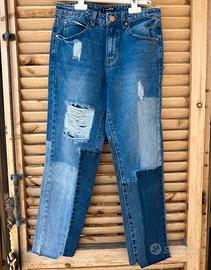 Zuiki Jeans dritti con effetto strappi e toppe