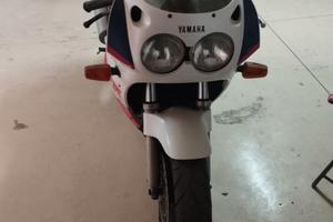 Yamaha FZR
