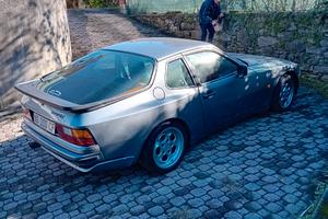 Porsche 944