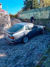 Porsche 944