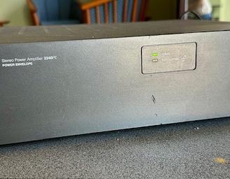 NAD 2240PE Amplificatore