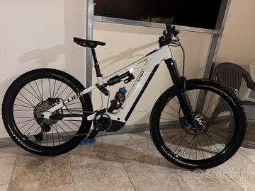 Ebike cube one 77 2025 pari al nuovo bosch gen 5