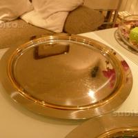 Vassoio acciao tondo bordato ottone