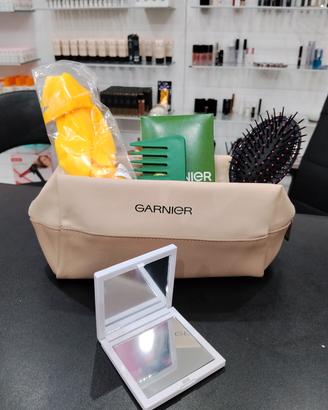 pochette borse mare Garnier L'Oréal maybelline 