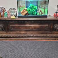 Cassapanca in legno intagliata