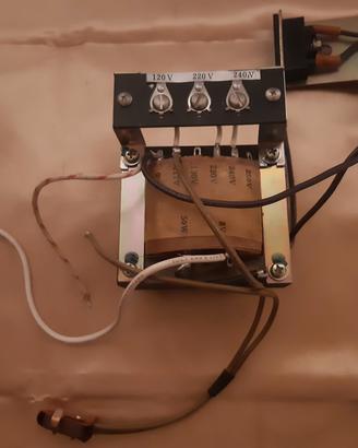 Alimentatore con presa per proiettore Chinon C100
