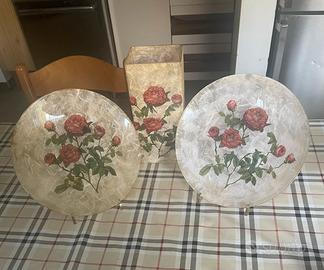 Set di due piatti e un vaso in decoupage