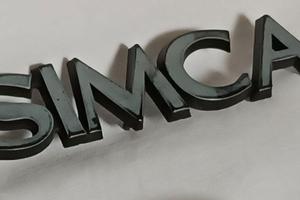 scritta SIMCA in materiale plastico