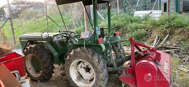Trattore con tutti attrezzi