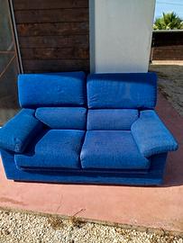 Divano blu due posti