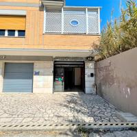 Boccea -negozio uso investimento con canna fumaria