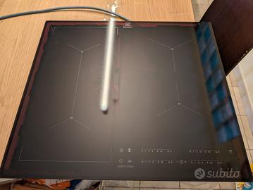 Piano  cottura induzone electrolux (nuvo €710)