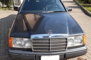 Mercedes 230 CE del 1990