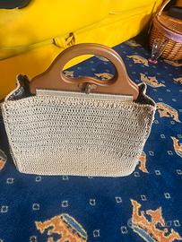 Borsa ecrù fatta a mano manici in legno