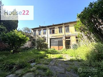 CASA SINGOLA o LOFT con GIARDINO PRIVATO nel CENTR