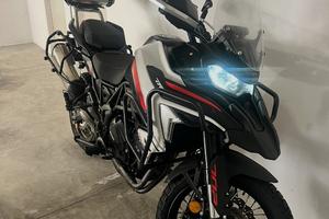 Moto Benelli TRK 702x