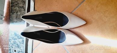 scarpa  "Le decolleté" di Lora Ferres