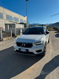 Volvo XC40 D4