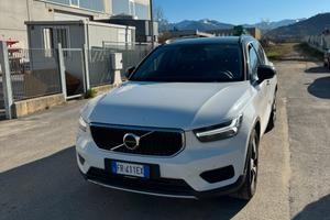 Volvo XC40 D4