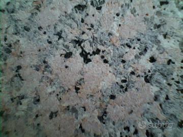 Lastre squadrate in granito da giardino