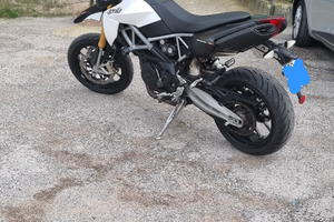 Aprilia Dorsoduro 750