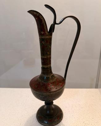 Antiquariato: vaso in ottone intagliato made india