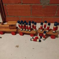 Trenino in Legno con Soldatini Vintage