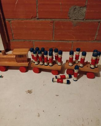 Trenino in Legno con Soldatini Vintage