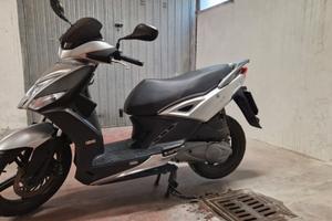Scooter 125 Kymco Agility City R16+ con accessori