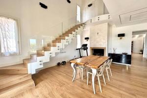 Villa di 245 m² con più di 5 locali a Lamporecchio
