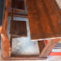 scrivania antica in legno con 2 sedie annesse. 