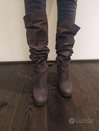 Stivali in nabuk grigi Chiarini Bologna