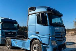 Mercedes Actros - Man TGX