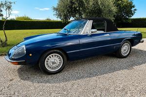 Alfa Romeo Spider Duetto 2000 Blu Interni Beige 19