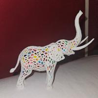 elefante portafortuna in 3D modello arcobaleno 