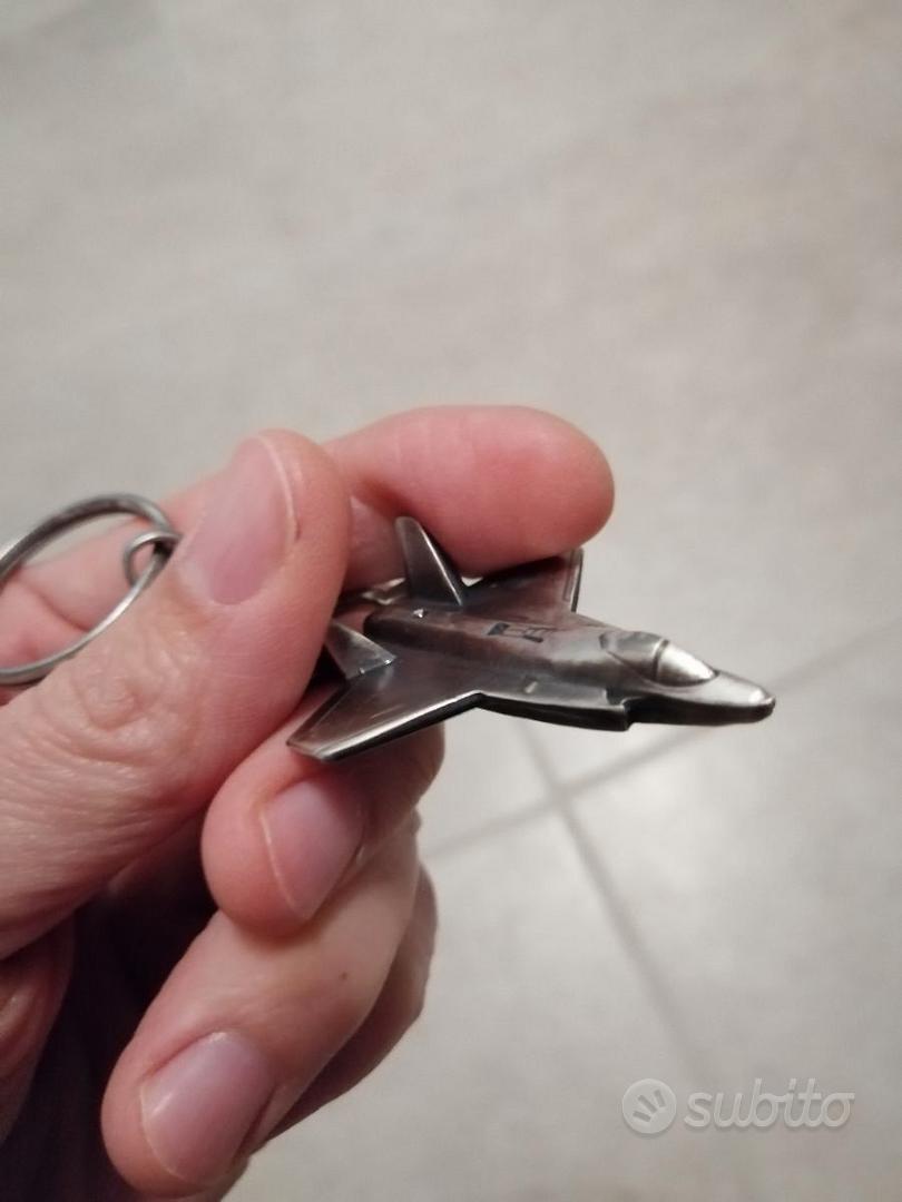 Portachiavi Aereo Militare F16 – Metallo Argento Opaco