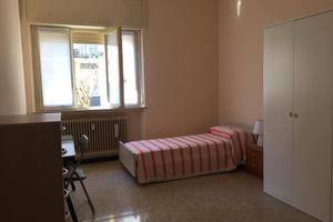 Camera singola in trilocale zona Clinica Piacenza