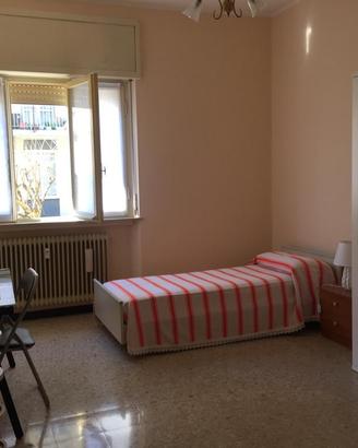 Camera singola in trilocale zona Clinica Piacenza