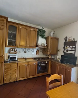Cucina completa in legno massello –  €. 2.000,00