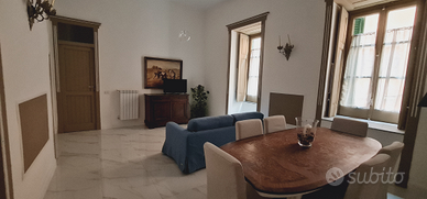 Centro chiaia stanze uso studio