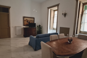 Centro chiaia stanze uso studio