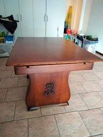 tavolo e tre mobili in legno