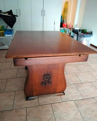 tavolo e tre mobili in legno