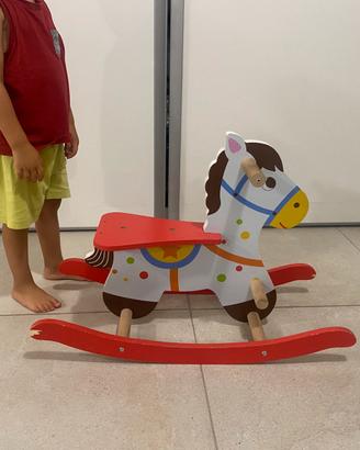 Cavallo a dondolo in legno