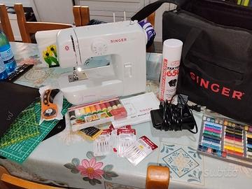 Macchina da cucire + accessori e borsa
