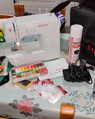 Macchina da cucire + accessori e borsa
