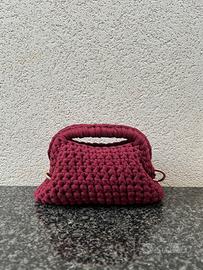 Borsa intrecciata borgogna fatta a mano – unica