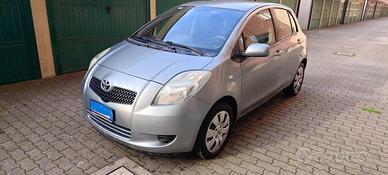 Toyota yaris 1000cc benzina